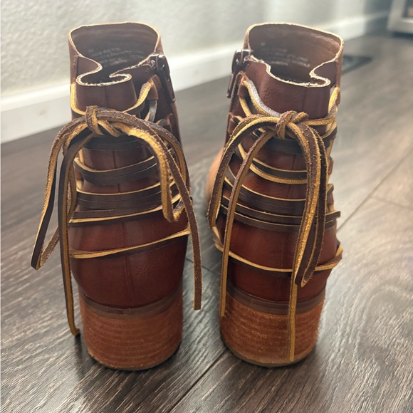 Korks Congac Leather Booties - Picture 3 of 9